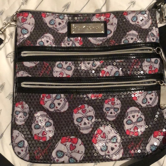 Betsey Johnson Handbags - Betsey Johnson crossbody